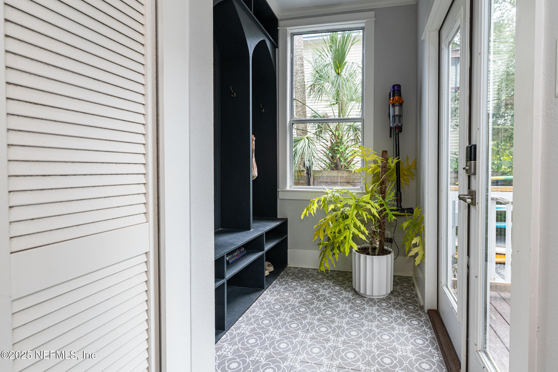 56 Water Street St. Augustine, FL 32084 - Photo 31 of 61 a view of a entryway