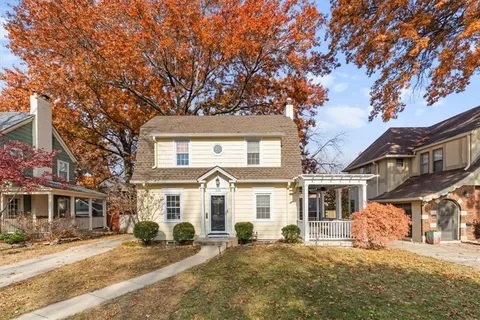 $475,000 | 222 West 70th Street, Kansas City, MO 64113