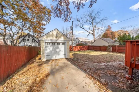 $475,000 | 222 West 70th Street, Kansas City, MO 64113