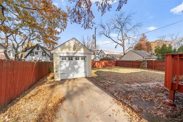 $475,000 | 222 West 70th Street, Kansas City, MO 64113