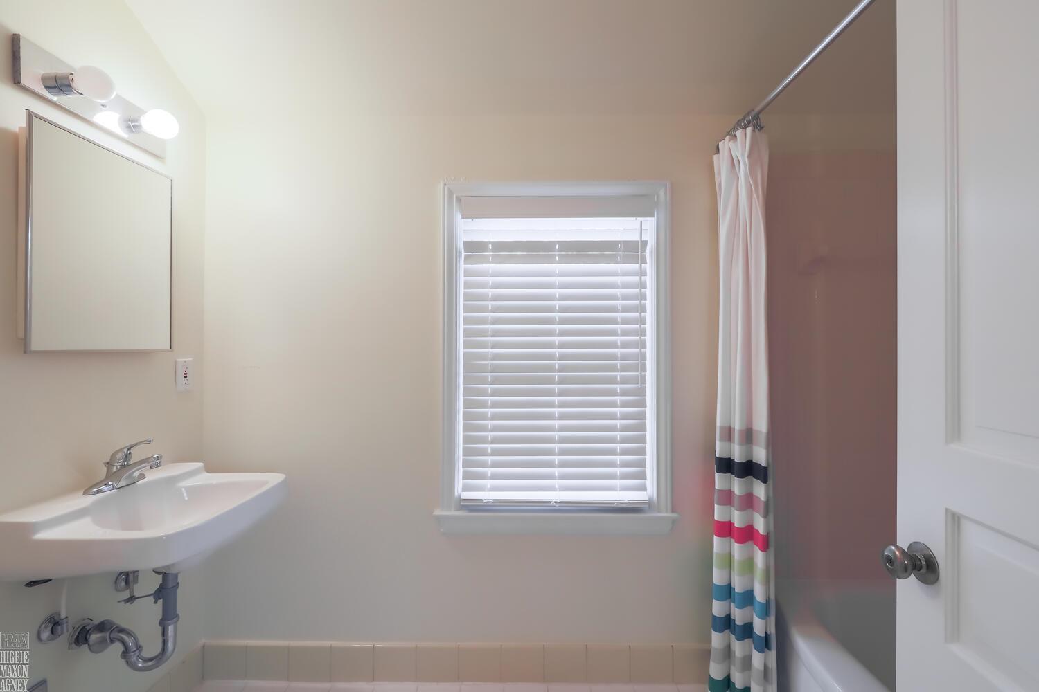 206 Stephens Road Grosse Pointe, MI 48236 - Photo 35 of 44 50164019-422eddd3-c92d-44be-aa0b-4498d8429d48.JPG