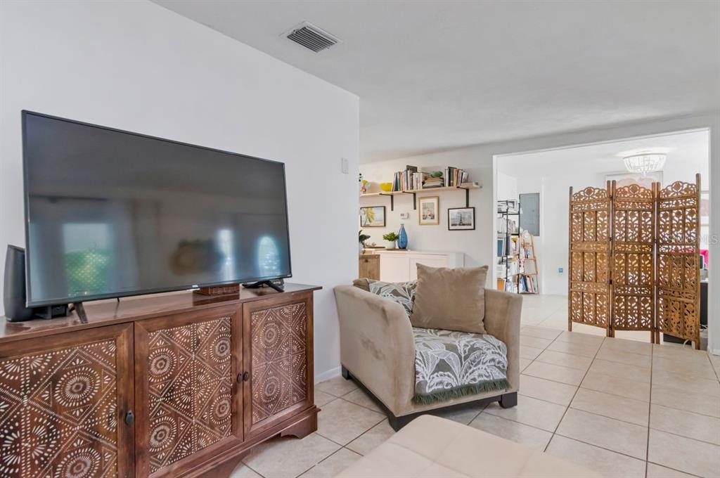 11005 Harding Drive Port Richey, FL 34668 - Photo 8 of 51 Gallery Image 8