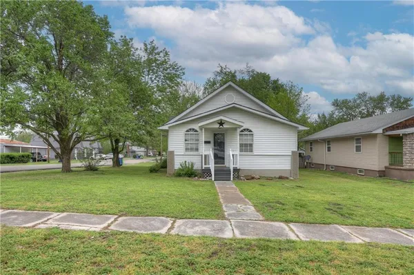 $149,900 | 304 East 22nd Street, Baxter Springs, KS 66713