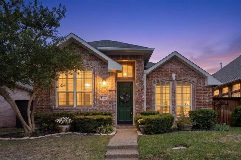 8707 Wellington Road Irving, TX 75063 - Photo 1 of 32