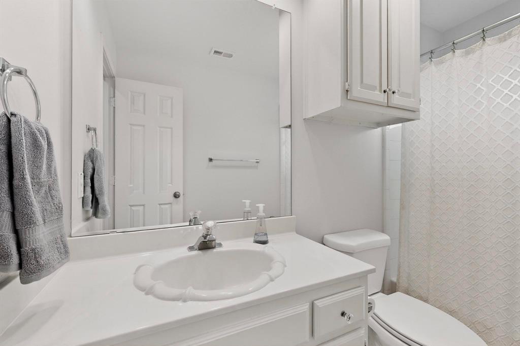 8707 Wellington Road Irving, TX 75063 - Photo 14 of 32