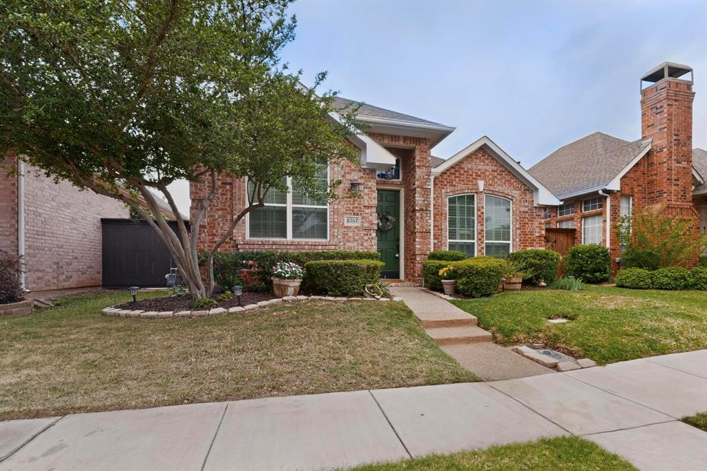 8707 Wellington Road Irving, TX 75063 - Photo 2 of 32