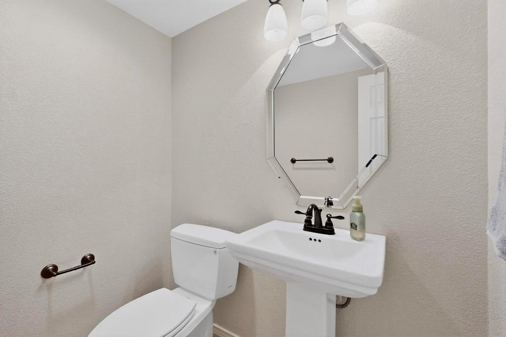 8707 Wellington Road Irving, TX 75063 - Photo 25 of 32