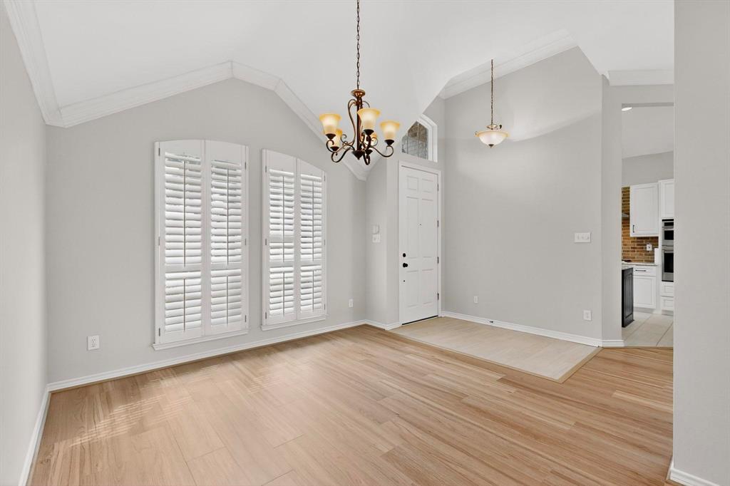 8707 Wellington Road Irving, TX 75063 - Photo 4 of 32