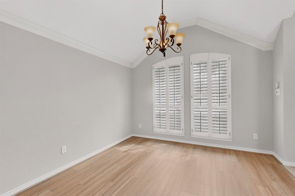 8707 Wellington Road Irving, TX 75063 - Photo 5 of 32