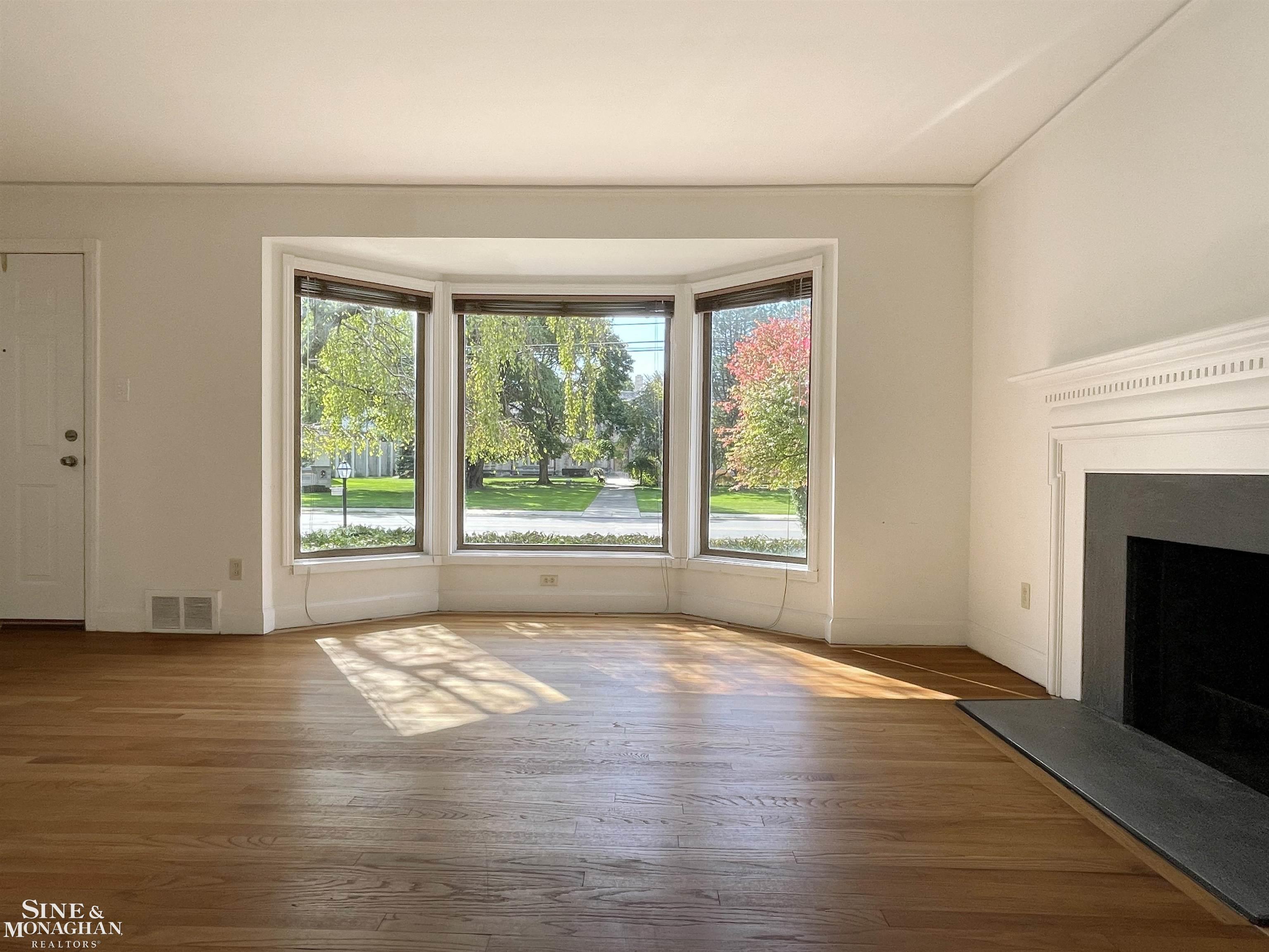 208 Moross Road Grosse Pointe, MI 48236 - Photo 7 of 35 50092814-6.JPG