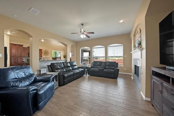 $429,990 | 917 White Porch Avenue, Forney, TX 75126