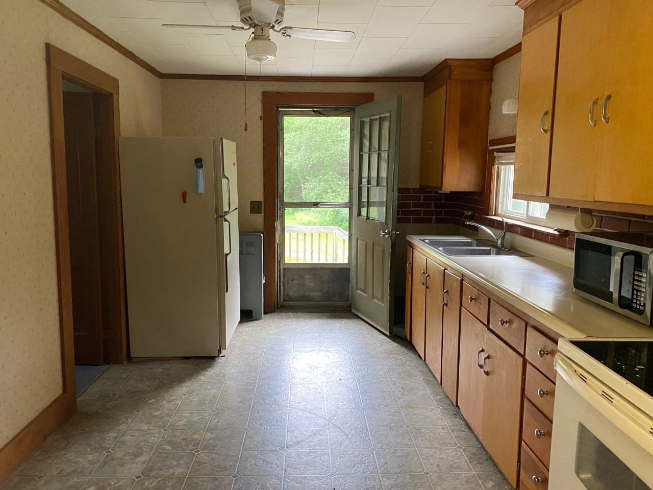 659 Borough Road Pembroke, NH 03275 - Photo 5 of 19