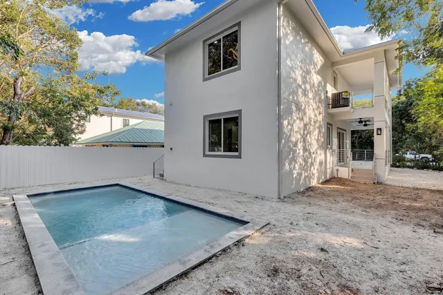 a view of a tennis court