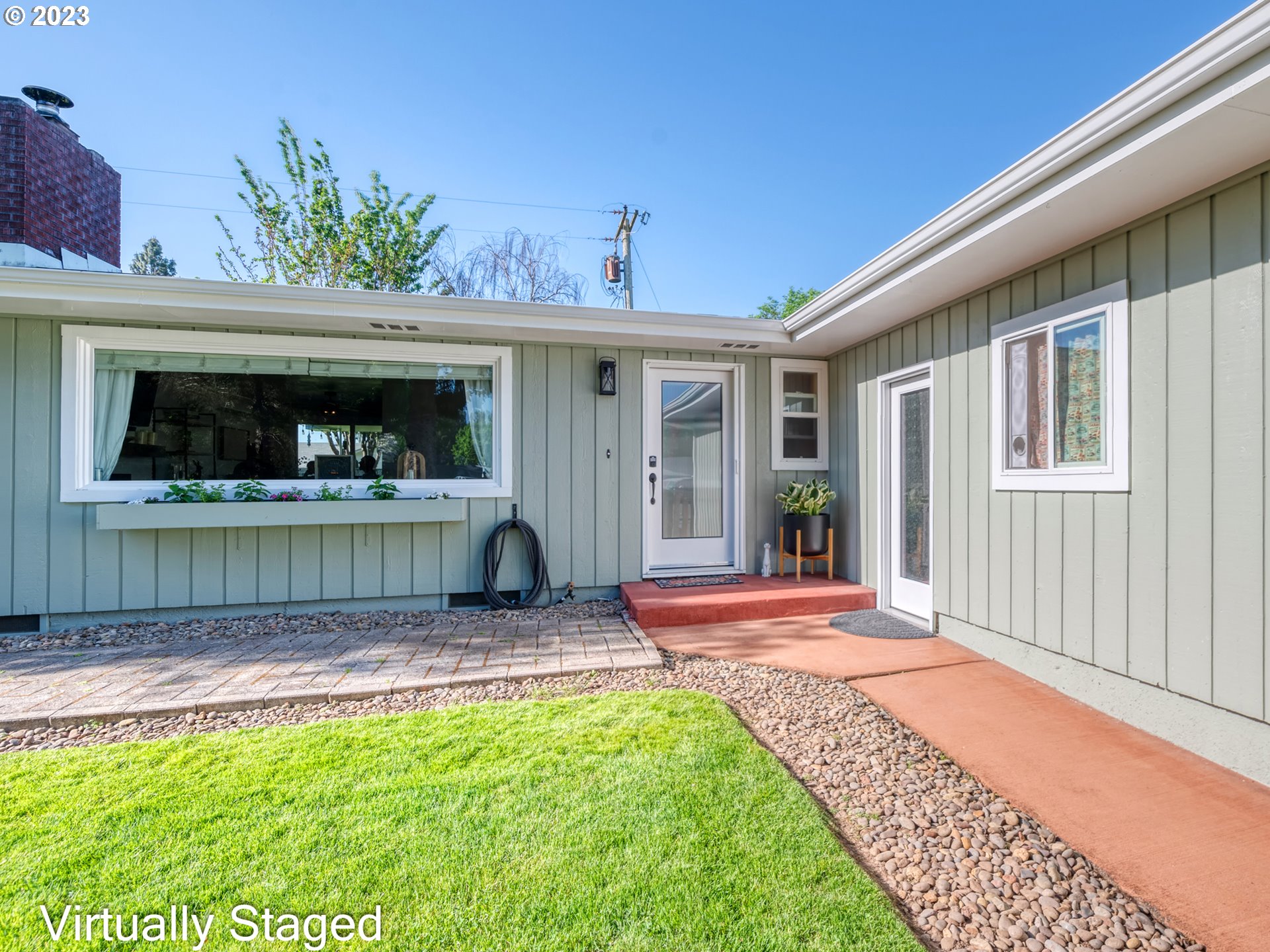 247 Estate Court Springfield, OR 97477 - Photo 2 of 36