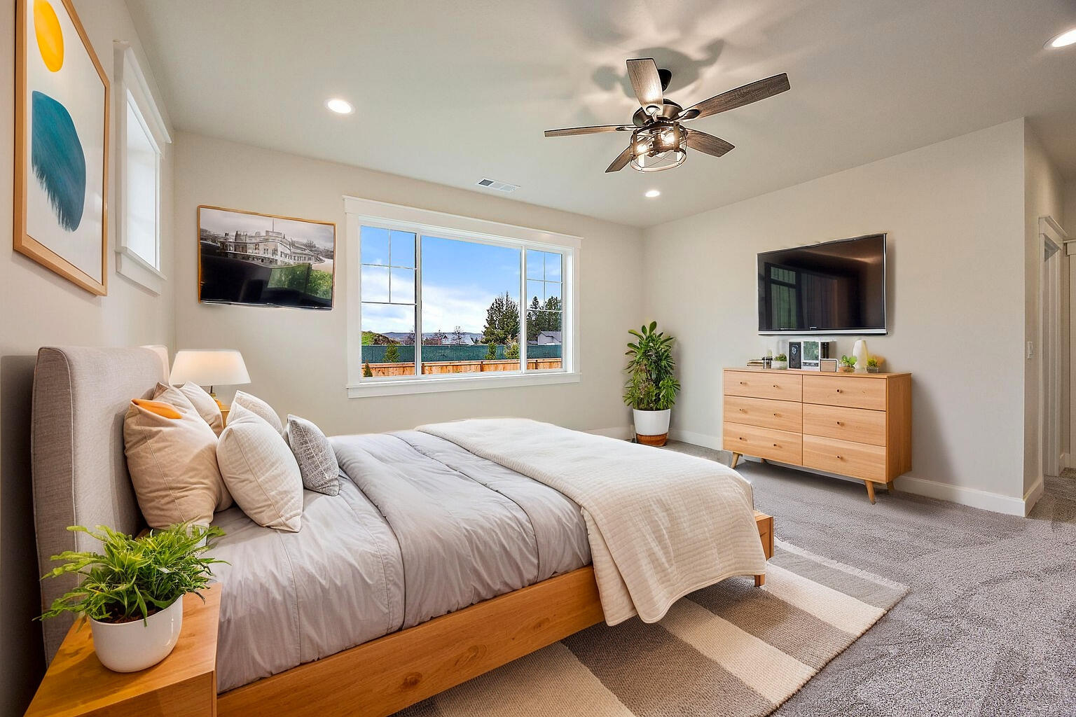 1409 River Run Street Central Point, OR 97502 - Photo 44 of 83 1409-6 - Bedroom - Scandinavian - 1