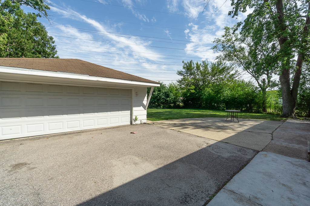 649 South Wisconsin Avenue Addison, IL 60101 - Photo 19 of 21