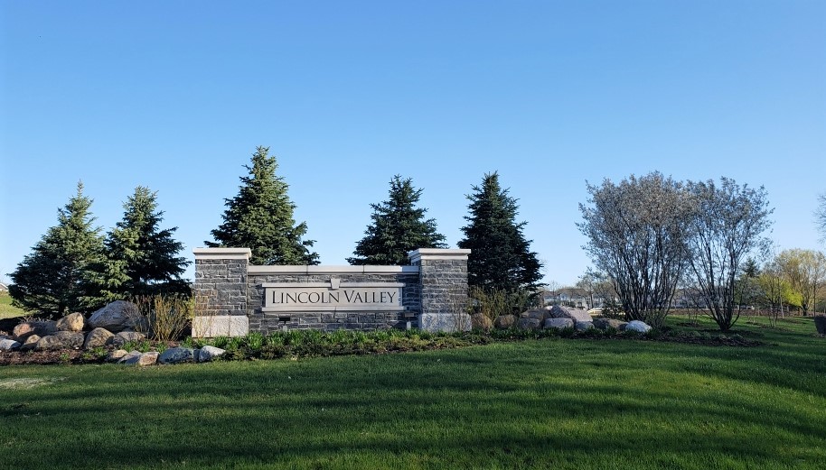 283 Ridley Street North Aurora, IL 60542 - Photo 14 of 40 a view of a grassy field with trees