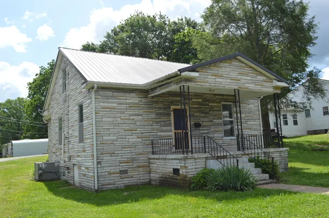 $139,900 | 912 North Price Street, Sweetwater, TN 37874