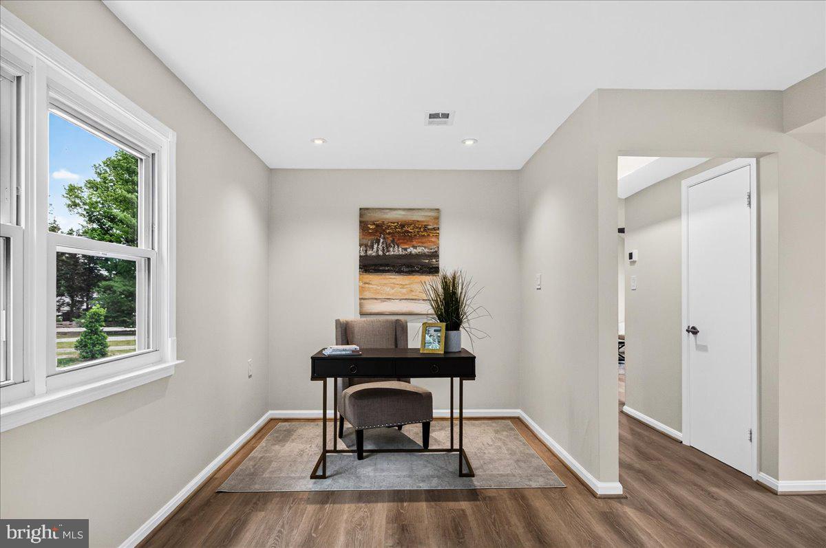 11057 Bishopsgate Court Reston, VA 20194 - Photo 25 of 72 Family Room/Office/Den