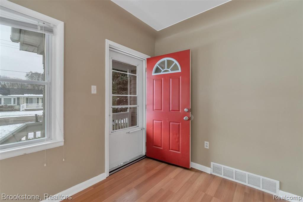 1395 Dawes Avenue Rochester Hills, MI 48307 - Photo 5 of 36