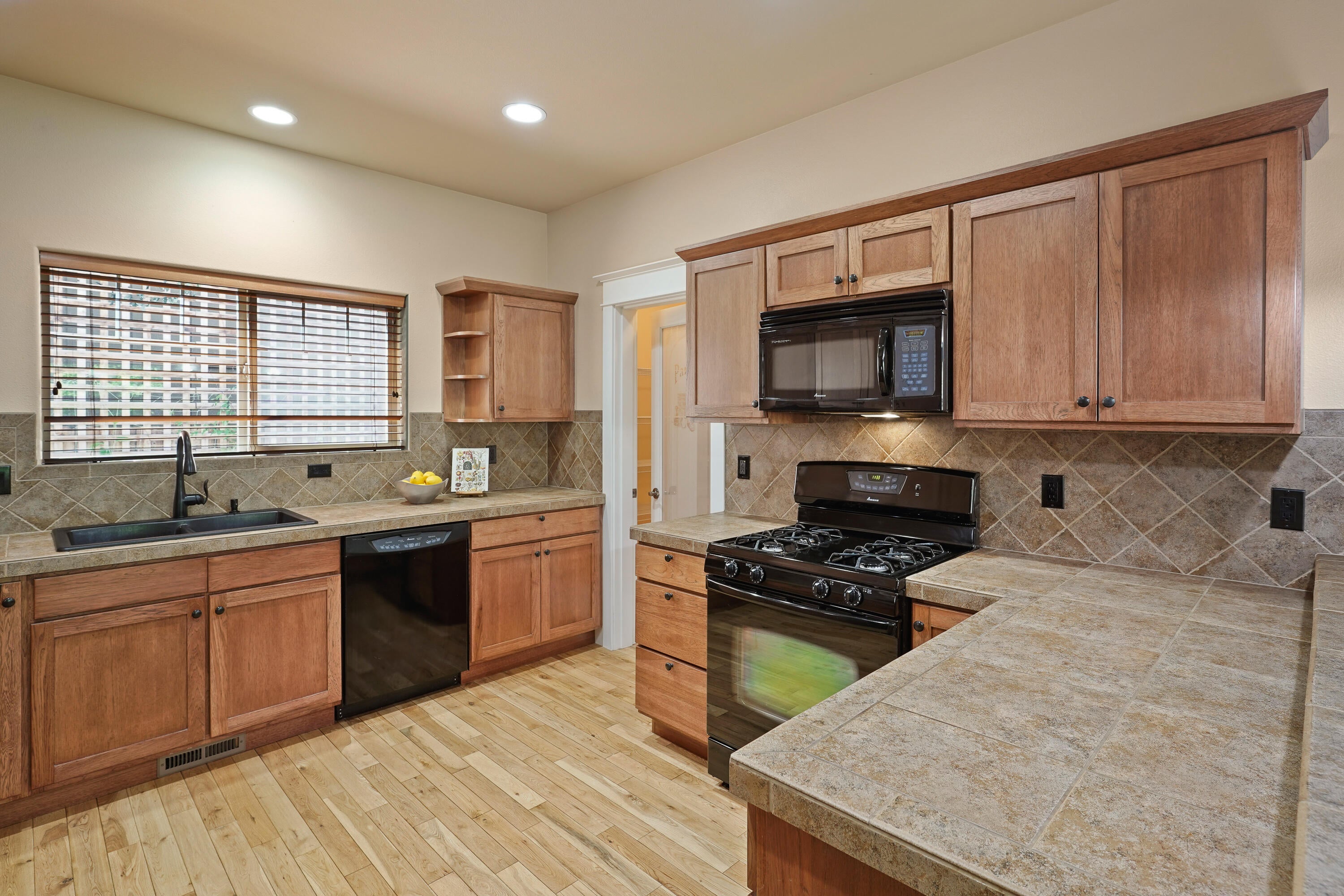 62777 Hawkview Road Bend, OR 97701 - Photo 10 of 41 DSC00273