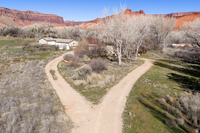 423 Amber Lane Moab, UT 84532 - Photo 58 of 63 Driveway into property