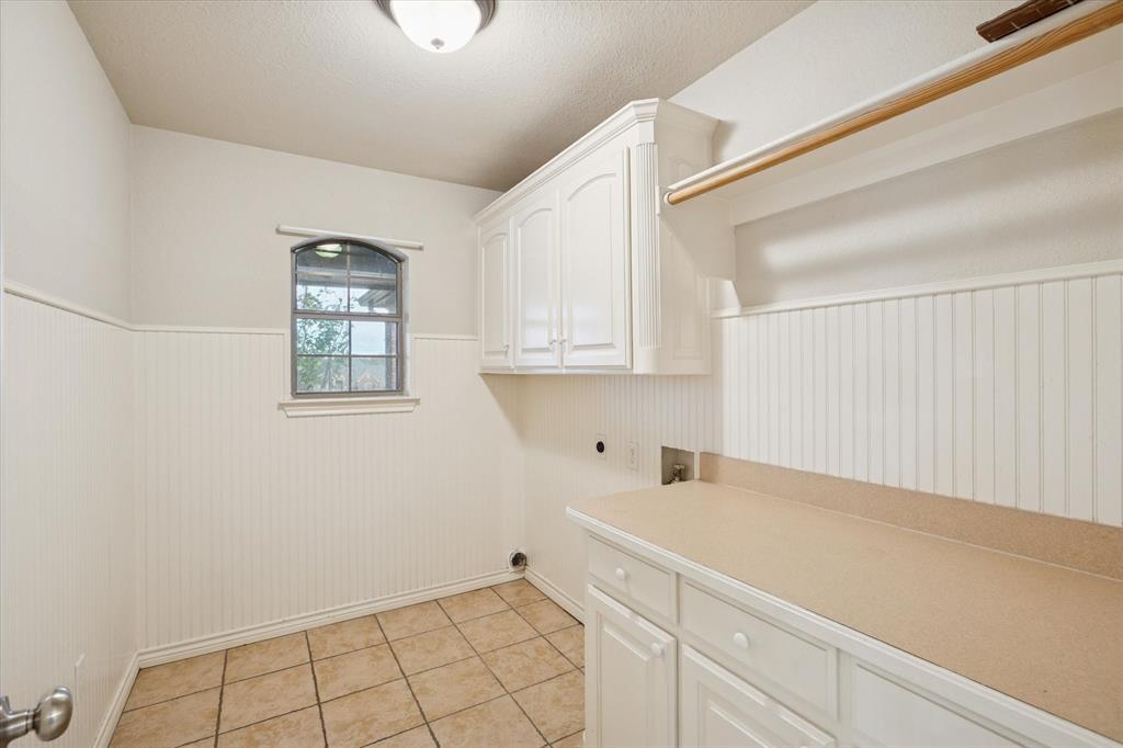 548 Highland Road Springtown, TX 76082 - Photo 23 of 40 a room with a white cabinets and sink