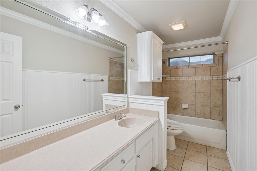 548 Highland Road Springtown, TX 76082 - Photo 29 of 40 a bathroom with a sink a toilet and shower