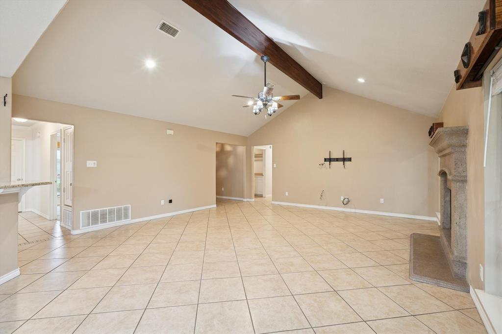 548 Highland Road Springtown, TX 76082 - Photo 8 of 40 a view of an empty room