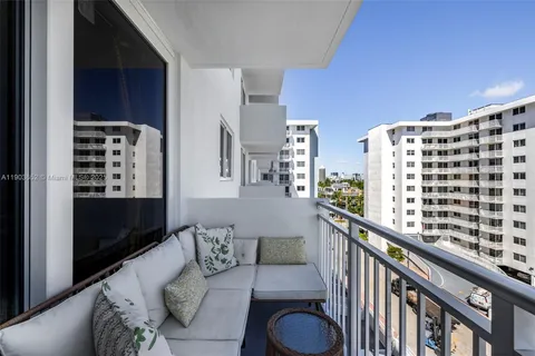 $415,000 | 345 Ocean Drive, Unit 718, Miami Beach, FL 33139