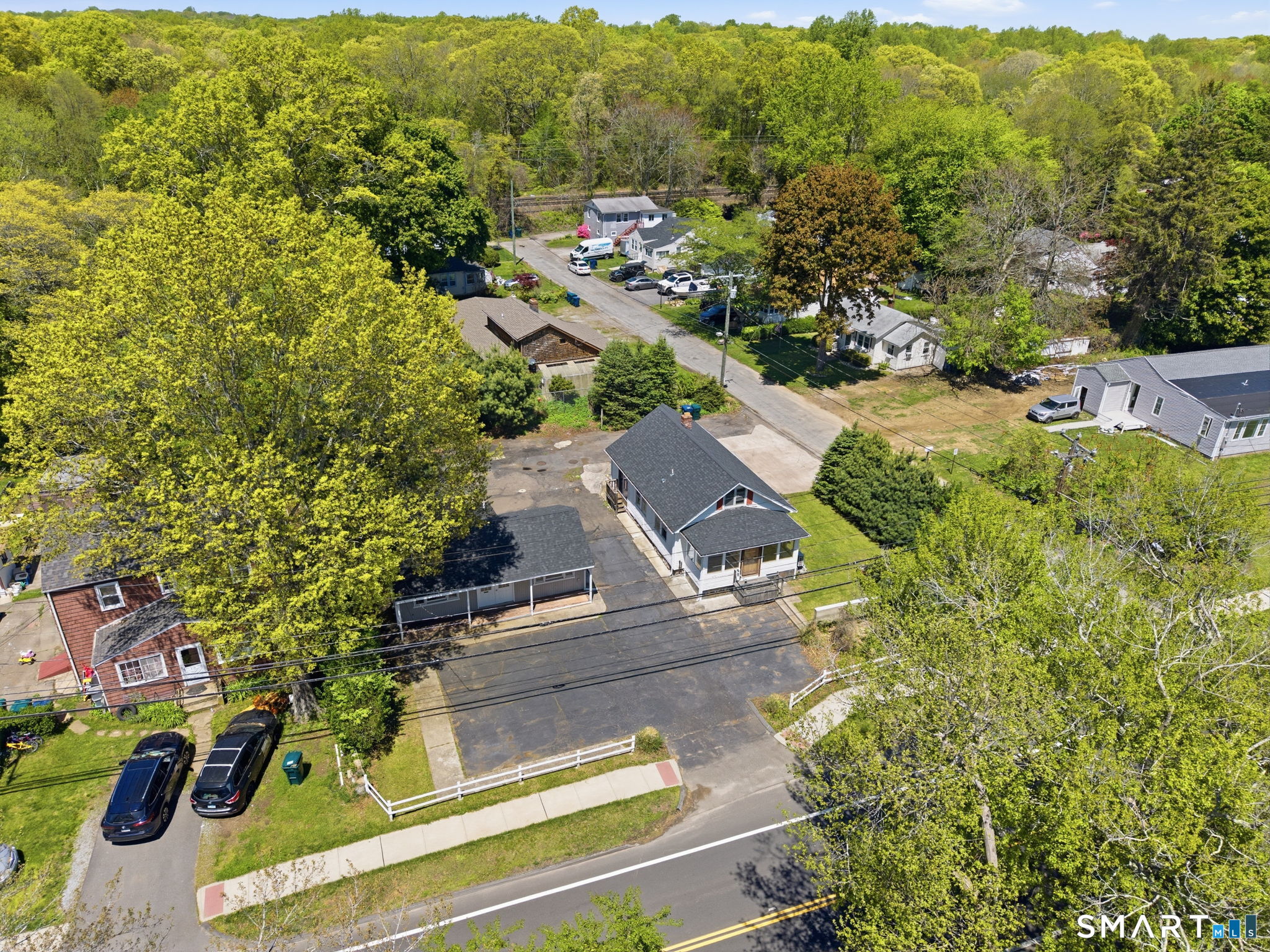 276 Shore Road Old Lyme, CT 06371 - Photo 5 of 38