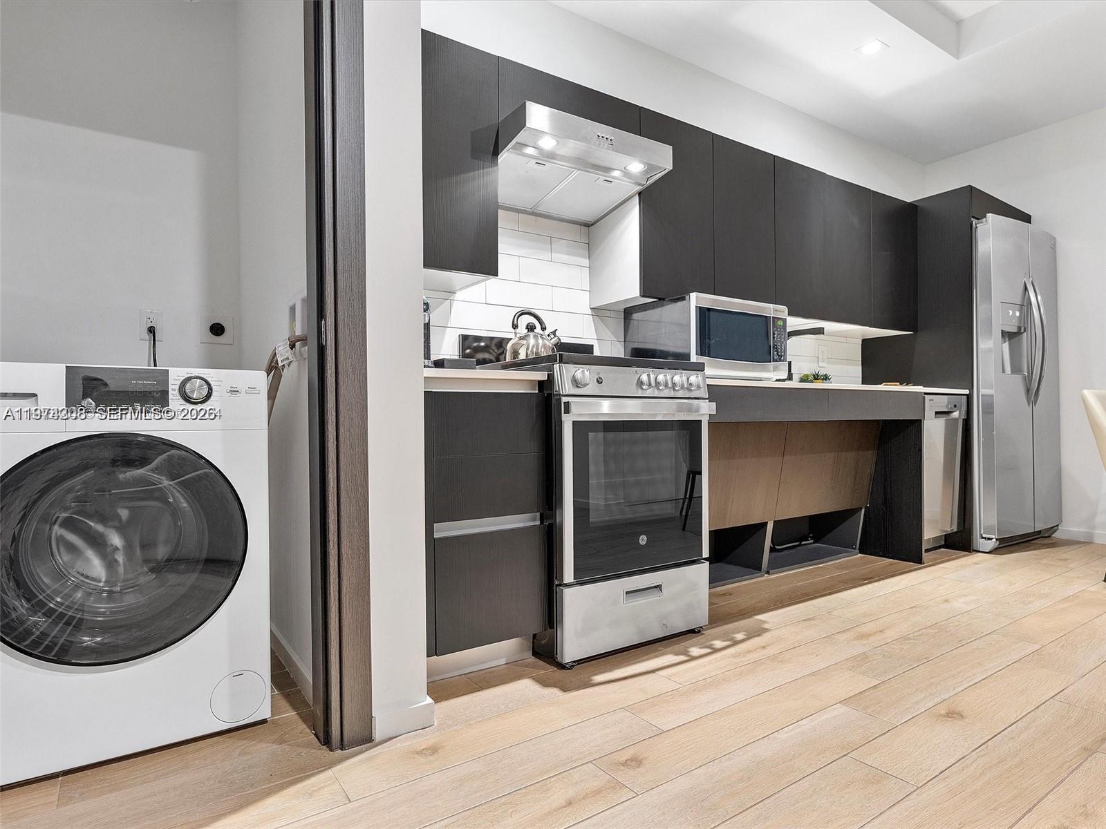 398 Northeast 5th Street, Unit 1915 Miami, FL 33132 - Photo 11 of 22 Gallery Image 11