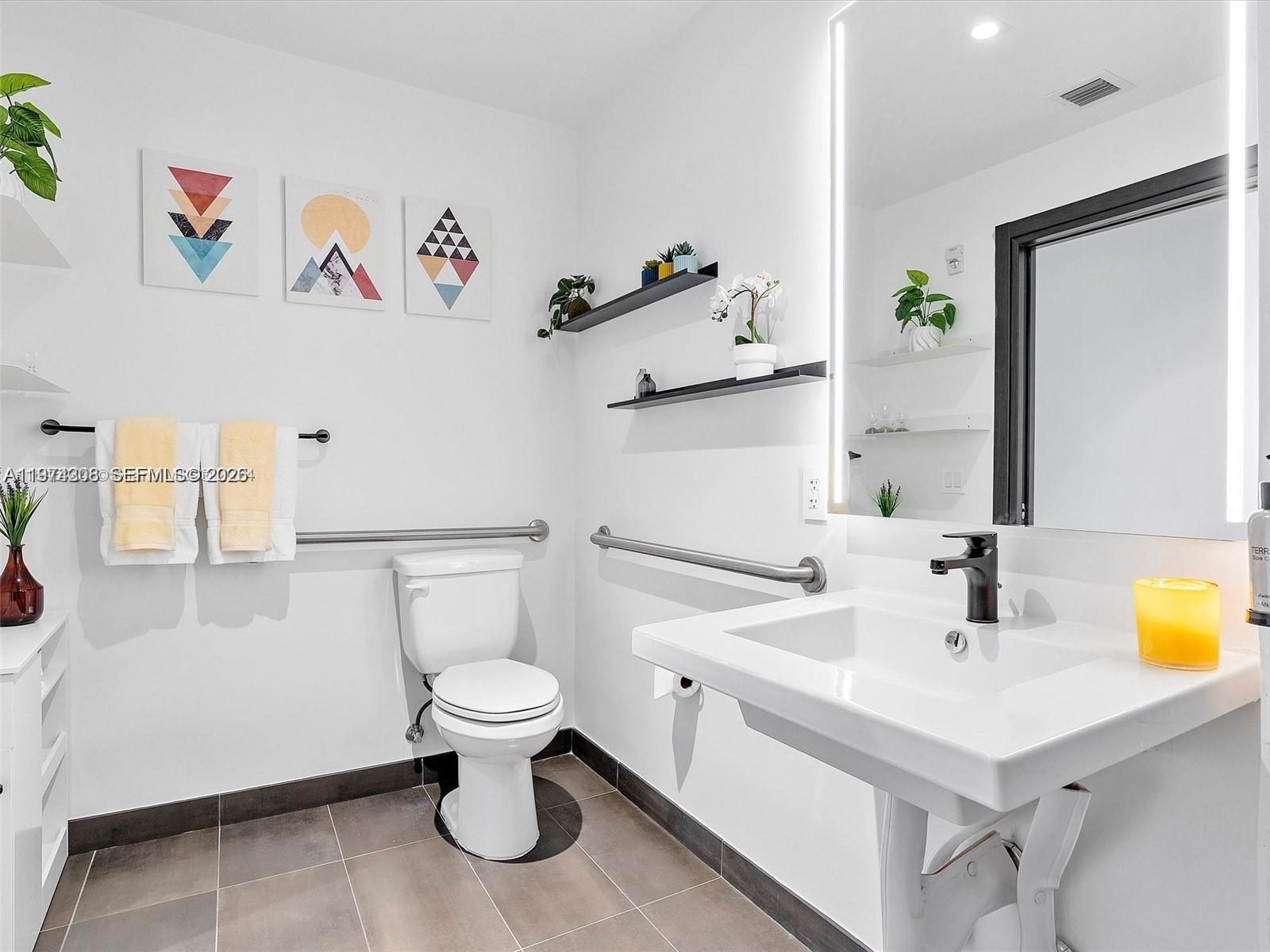 398 Northeast 5th Street, Unit 1915 Miami, FL 33132 - Photo 12 of 22 Gallery Image 12