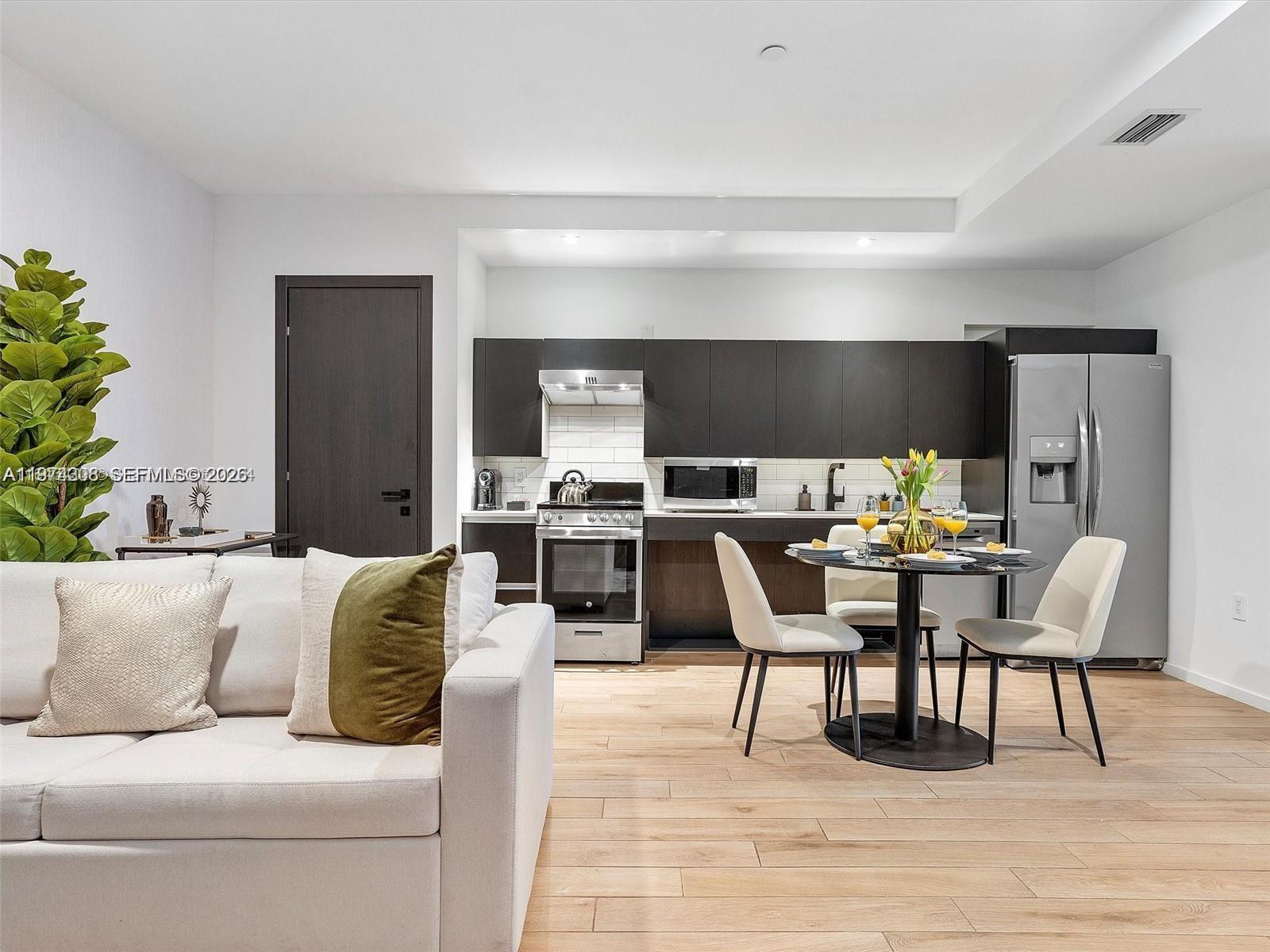 398 Northeast 5th Street, Unit 1915 Miami, FL 33132 - Photo 16 of 22 Gallery Image 16