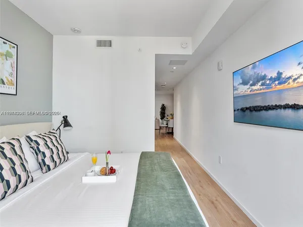 $660,000 | 398 Northeast 5th Street, Unit 1915, Miami, FL 33132