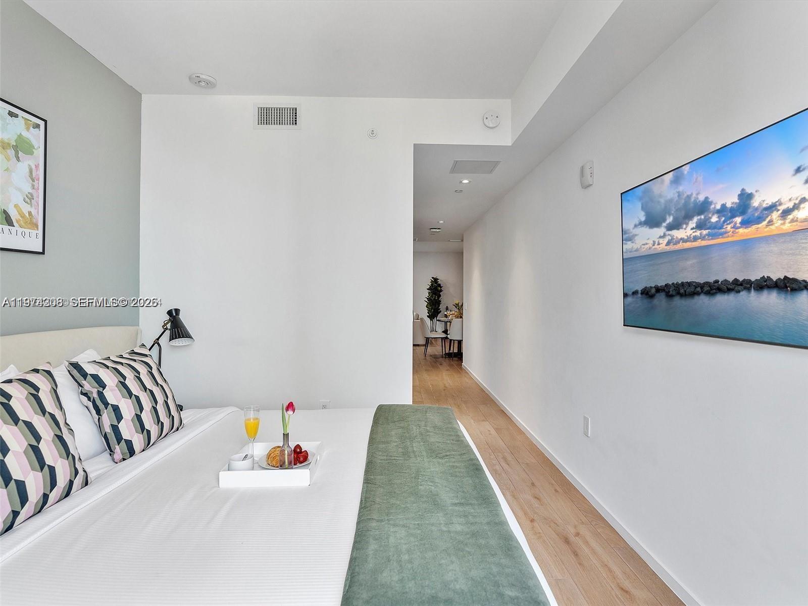 398 Northeast 5th Street, Unit 1915 Miami, FL 33132 - Photo 9 of 22 Gallery Image 9