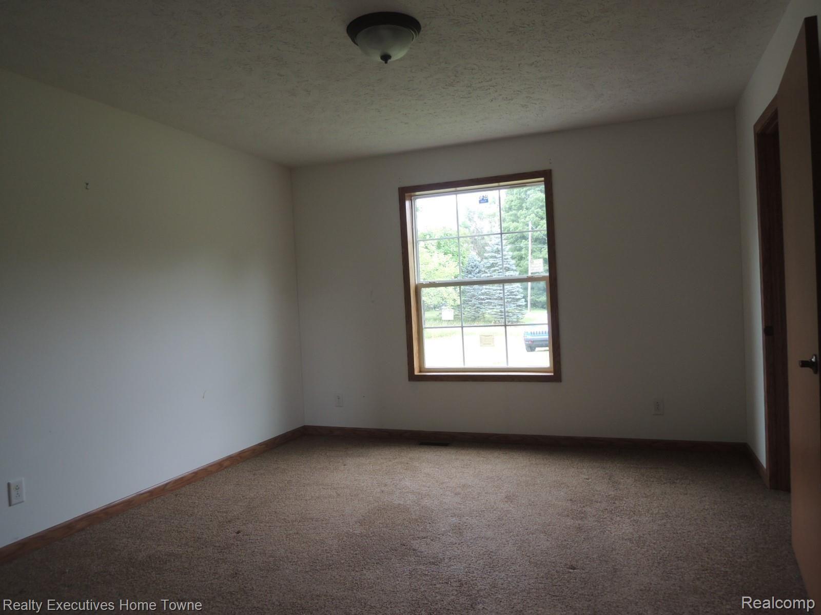 3649 Ruddock Road Avoca, MI 48006 - Photo 25 of 27 DSCN0044.JPG