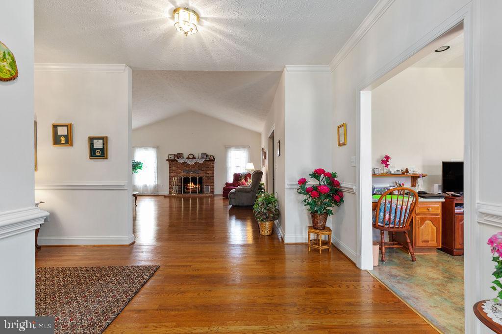 19691 Airmont Road Round Hill, VA 20141 - Photo 11 of 74 Gallery Image 11