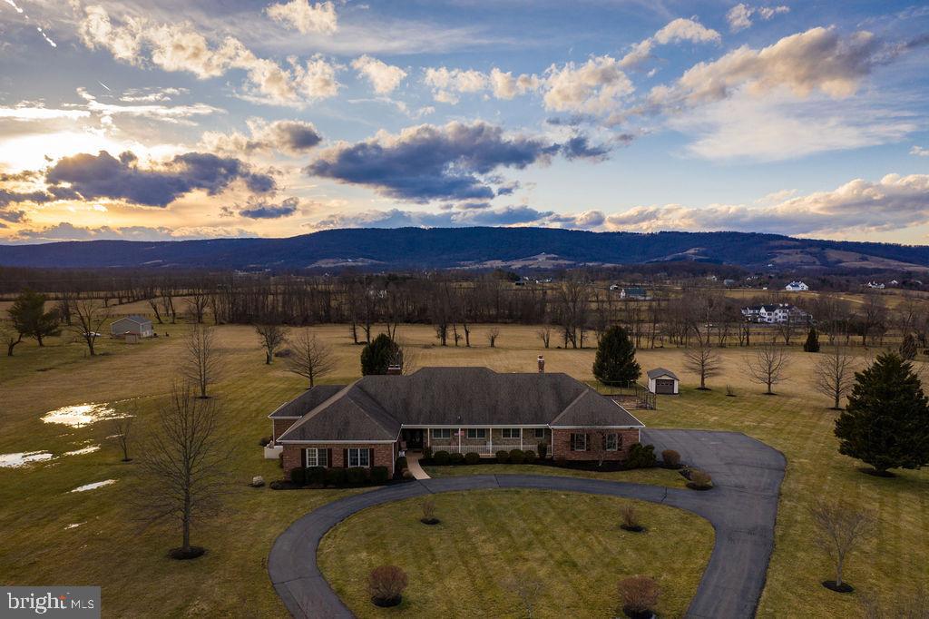 19691 Airmont Road Round Hill, VA 20141 - Photo 4 of 74 Mountain Views Wow! Wow!