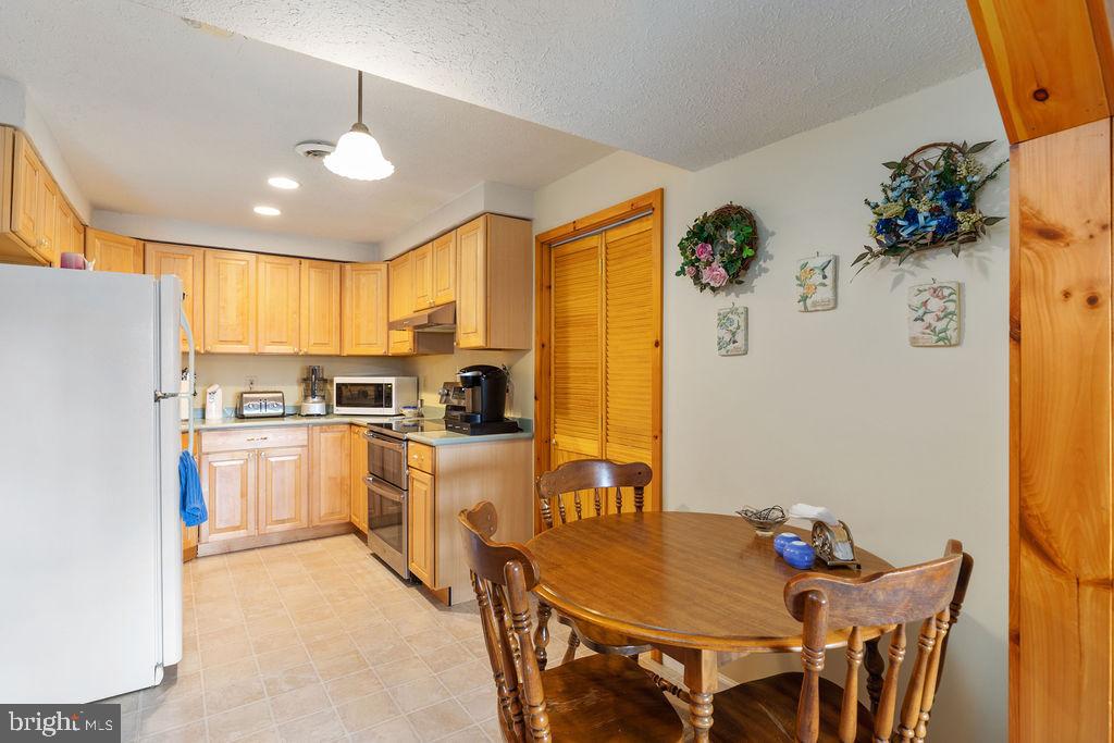 19691 Airmont Road Round Hill, VA 20141 - Photo 33 of 74 Second Kitchen With Table Space