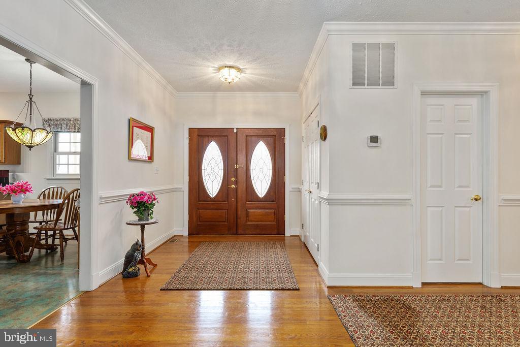 19691 Airmont Road Round Hill, VA 20141 - Photo 5 of 74 Large Hardwood Foyer