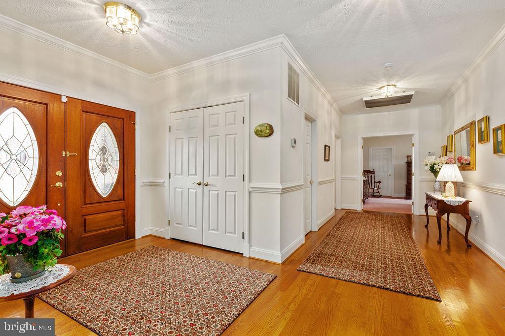 19691 Airmont Road Round Hill, VA 20141 - Photo 6 of 74 Hardwood