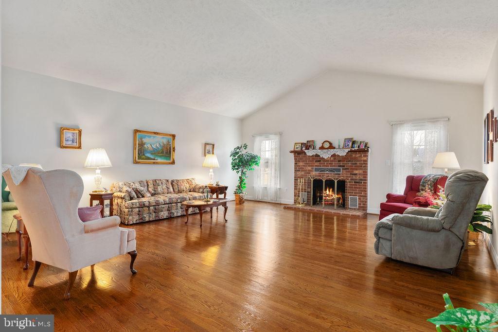 19691 Airmont Road Round Hill, VA 20141 - Photo 7 of 74 Cathedral Ceilings and Hardwood Floors