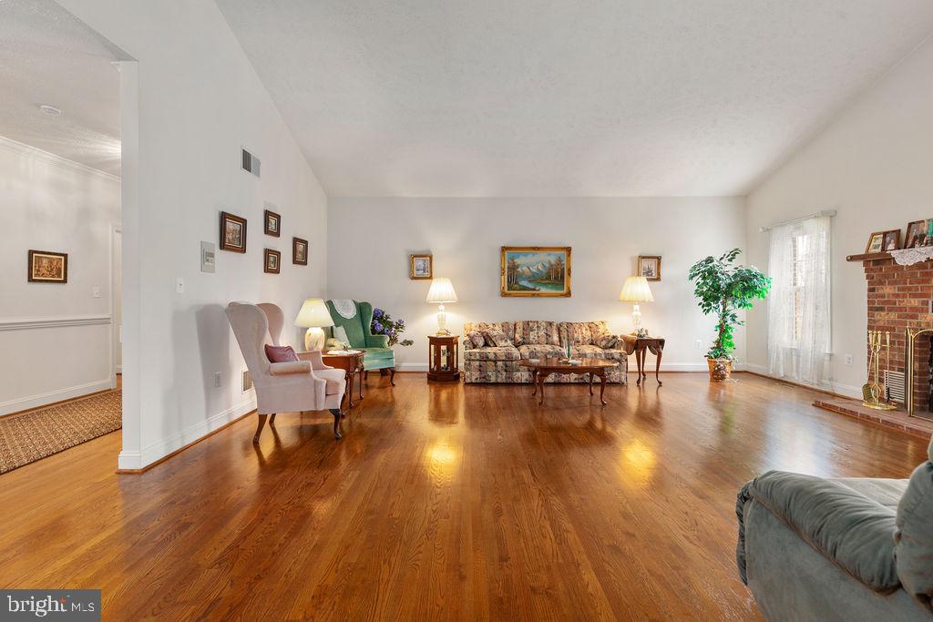 19691 Airmont Road Round Hill, VA 20141 - Photo 8 of 74 Such A Great Room For Enterntaining