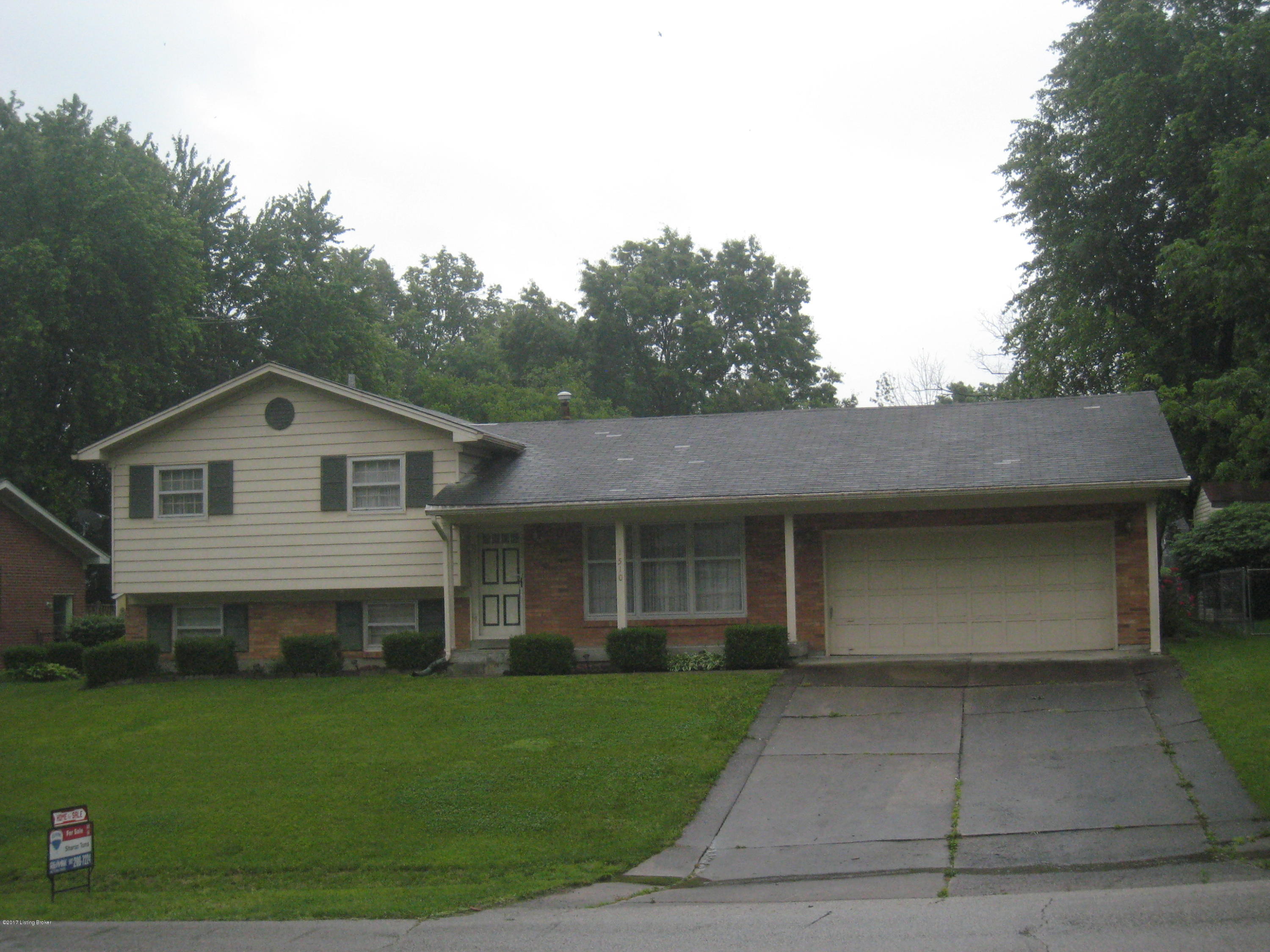 1510 Knight Road Louisville, KY 40216 - Photo 29 of 29 Big double driveway