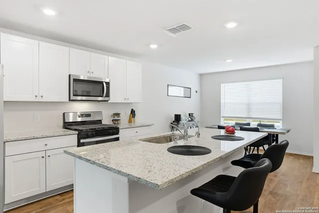 $2,800 | 14214 Navidad Pike, San Antonio, TX 78253