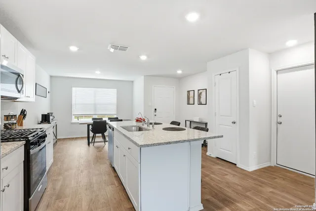 $2,800 | 14214 Navidad Pike, San Antonio, TX 78253