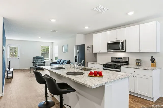 $2,800 | 14214 Navidad Pike, San Antonio, TX 78253