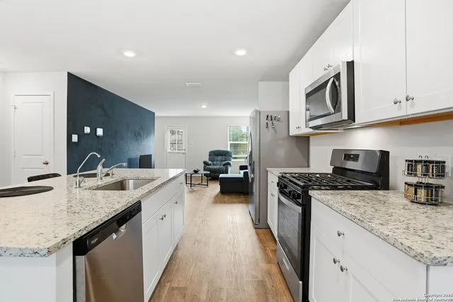 $2,800 | 14214 Navidad Pike, San Antonio, TX 78253