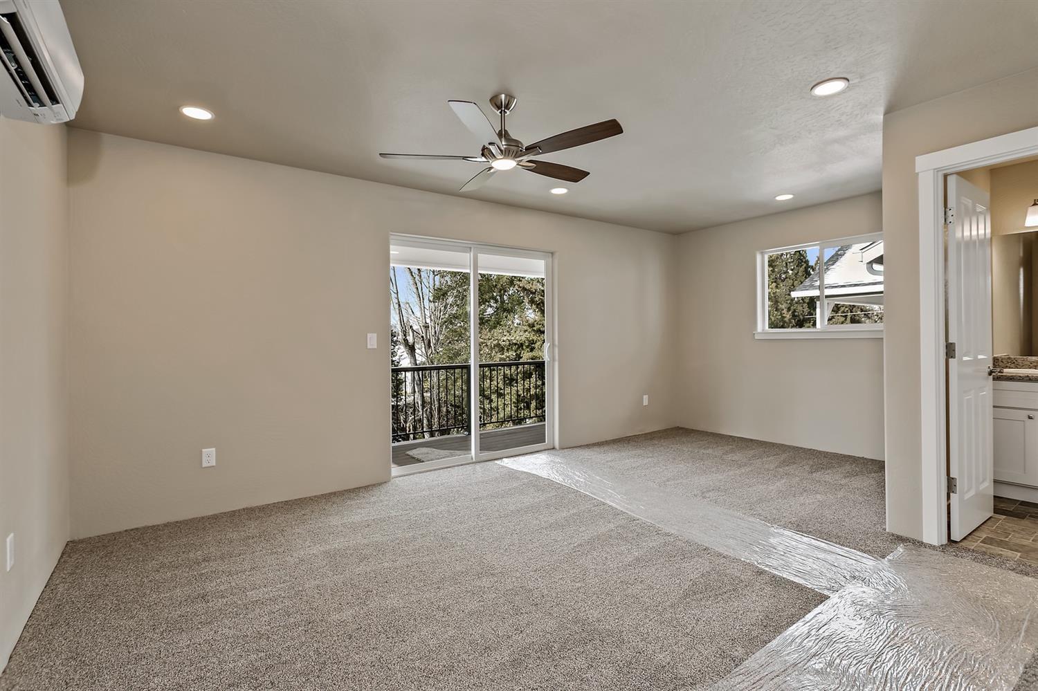 1977 Taylor Road Central Point, OR 97502 - Photo 10 of 20 Large Master Bedroom with Covered Deck.
